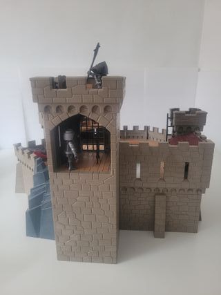 Castillo de los Caballeros del Hlacón de Playmobil