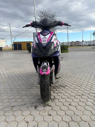 Yamaha Jog RR personalizada