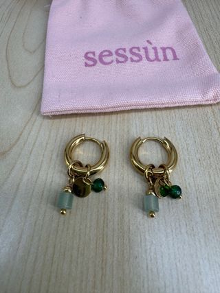 Pendientes Sessùn dorados con abalorios