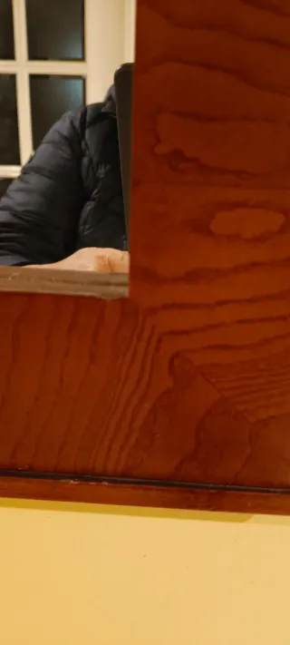 Espejo de madera con marco decorado