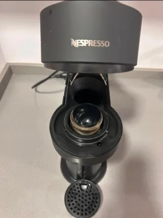 Cafetera Nespresso Negra