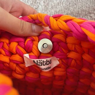 Bolso de ganchillo Nätba naranja y rosa