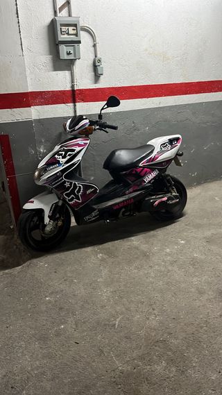 Moto Yamaha con diseño Fox