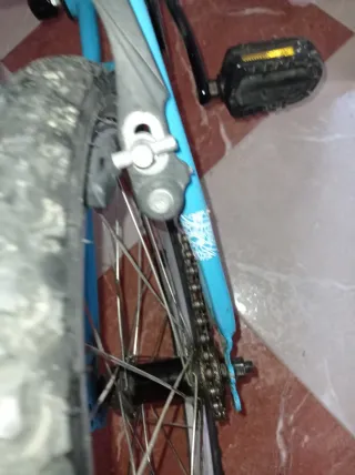 BICICLETA  DE 20 PULGADAS AZUL.