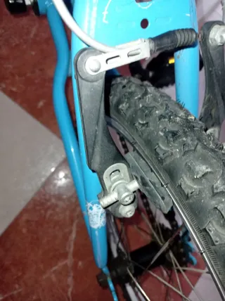 BICICLETA  DE 20 PULGADAS AZUL.