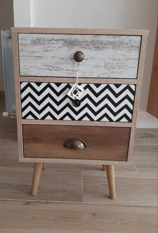 Mesita Noche Diseño 3 Cajones Madera. NUEVA