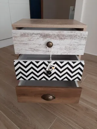 Mesita Noche Diseño 3 Cajones Madera. NUEVA