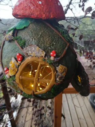 Casa de duendes y hadas decorativa