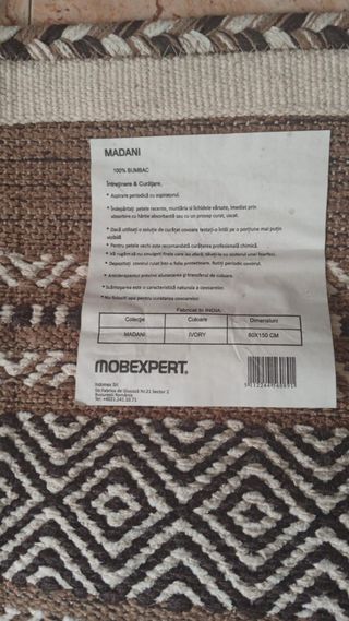 Alfombra tejida beige y marrón