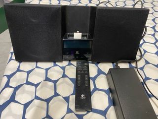 Altavoz Logitech con Radio y Mando