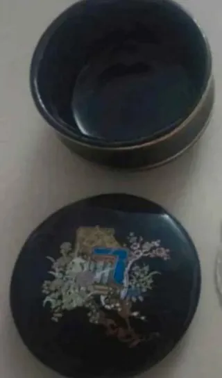 Alhajero vintage japonés negro con tapa