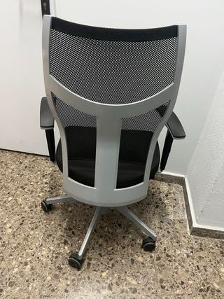 Silla de oficina negra Actiu