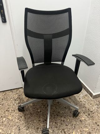 Silla de oficina negra Actiu