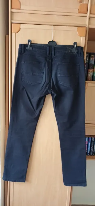 Pantalón vaquero negro slim