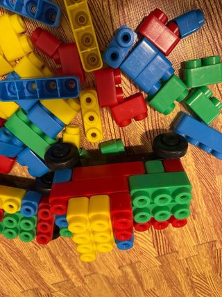 Bloques encajables infantiles con ruedas