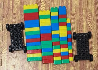 Bloques encajables infantiles con ruedas