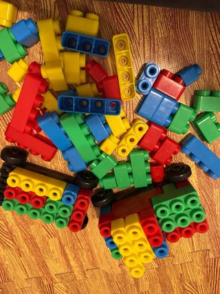 Bloques encajables infantiles con ruedas