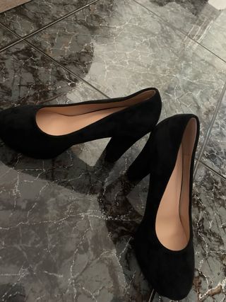 Tacones negros