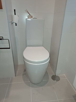 Muebles de cocina rojos y blancos