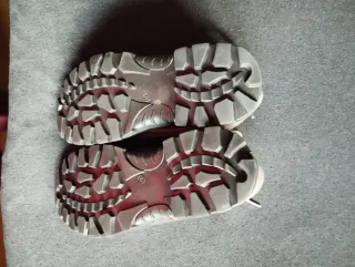 Botas de montaña Florclaz grises y naranjas