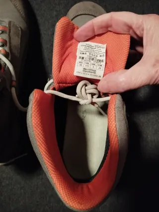 Botas de montaña Florclaz grises y naranjas