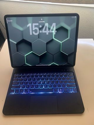 iPad Air 13 M2 2024 Plata+funda teclado español.