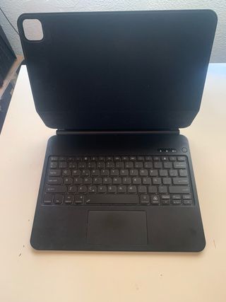 iPad Air 13 M2 2024 Plata+funda teclado español.