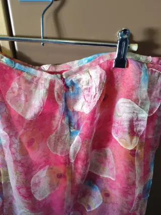 Traje chaqueta, blusa y falda estampado