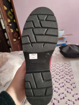 Zapatos de vestir rojos con flecos