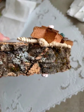 COMEDERO PARA LOROS CORCHO