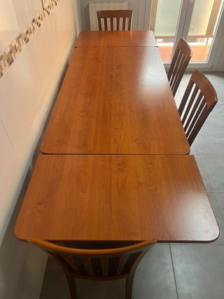 Mesa madera extensible con 4 sillas