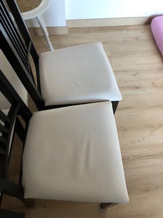 Sillas de comedor Ikea negras y blancas