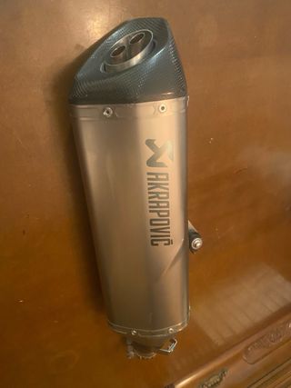 Escape Akrapovic Titanio Fibra Carbono