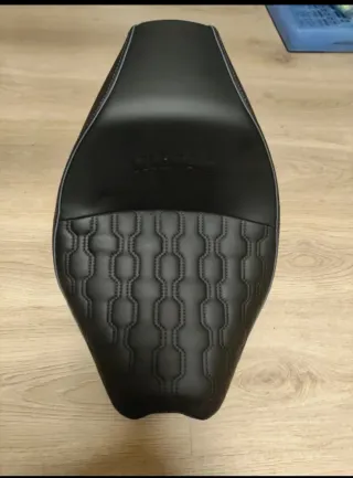 Asiento deportivo para Indian Scout. Diseño modern