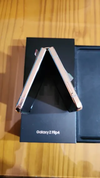 Samsung Z Flip 4 Rose Gold, nuovo