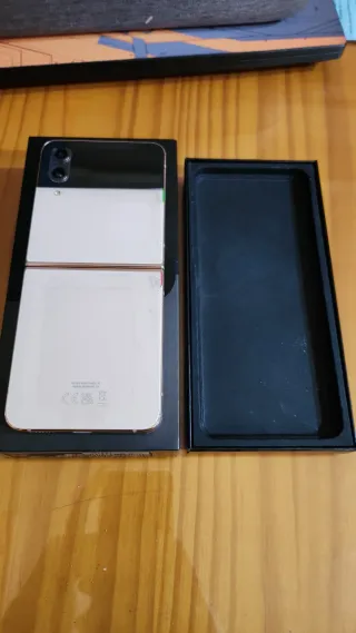 Samsung Z Flip 4 Rose Gold, nuovo