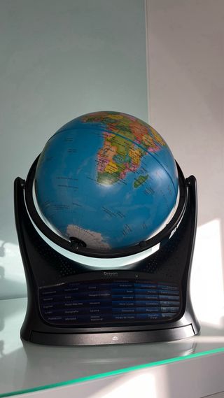 Globo terráqueo interactivo Oregon Scientific