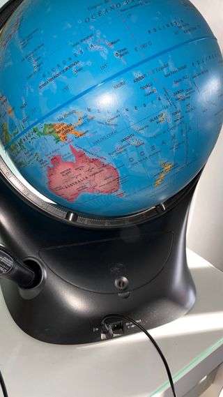 Globo terráqueo interactivo Oregon Scientific