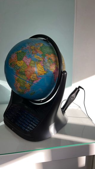 Globo terráqueo interactivo Oregon Scientific