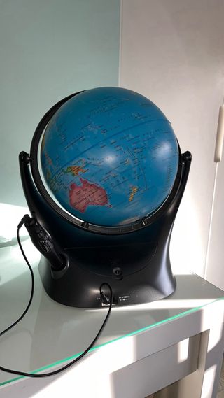 Globo terráqueo interactivo Oregon Scientific