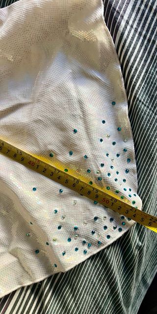 Maillot patinaje artístico beige y blanco