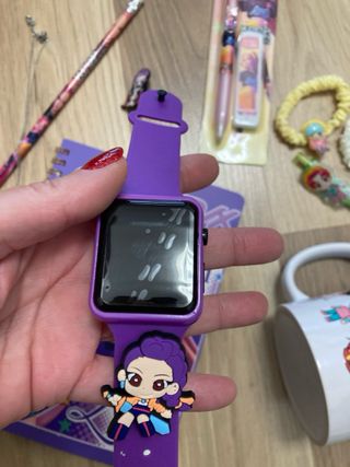 Lote Kpop: Cuaderno, Taza, Reloj y Más