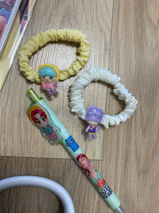 Lote Kpop: Cuaderno, Taza, Reloj y Más