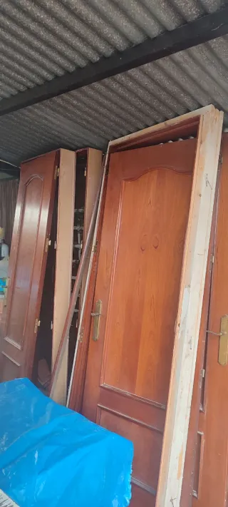 5 Puertas Madera (2x62cm Iz, 2x83cm Dr, 1x73cm Iz)