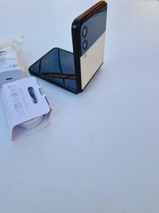 Galaxy Z Flip3 5G, 256gb.