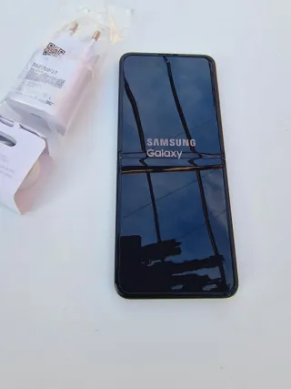Galaxy Z Flip3 5G, 256gb.