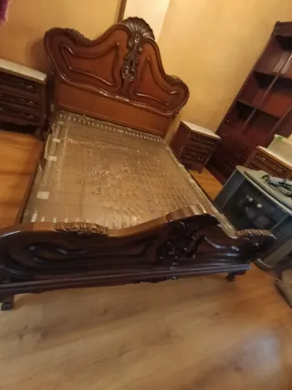 Cabecero de cama y mesillas de noche