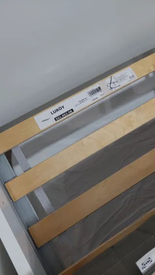 Cama, colchón y mesas de noche