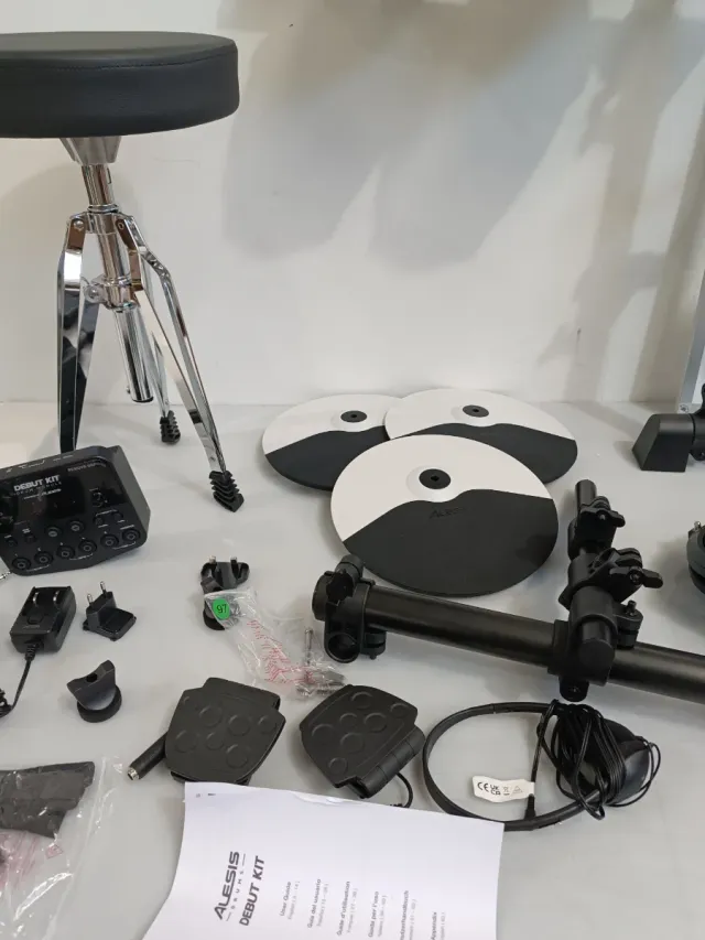 ///Batería alesis debut kit /// W31Y1111