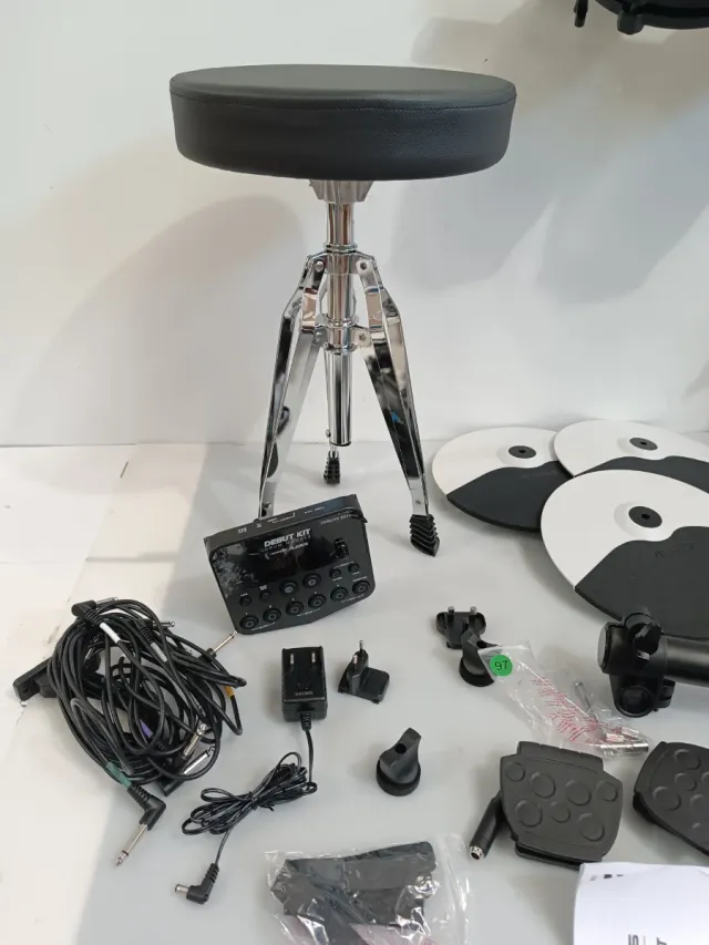 ///Batería alesis debut kit /// W31Y1111